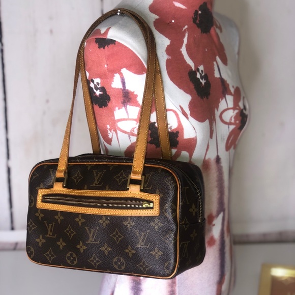 Louis Vuitton Cite - Picture 2 of 8